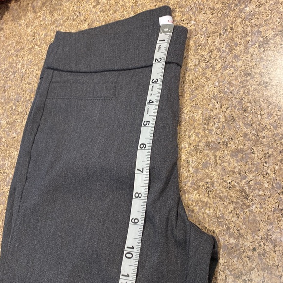 Liz Claiborne Lisa 4P Petite Pull on Gray Pants - Picture 6 of 13